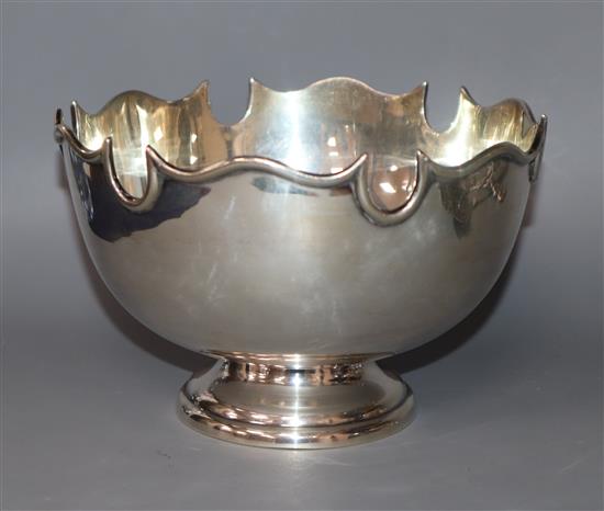 An Edwardian Scottish silver Monteith style rose bowl, Edinburgh 1907, by Hamilton and Inches, 8 oz.